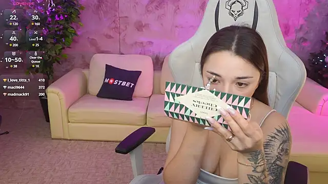 Snapshot of Jasmine_Flow chatting on January 5, 2025, 3:45 pm Jasmine Flow online show from January 5, 2025, 3:45 pm