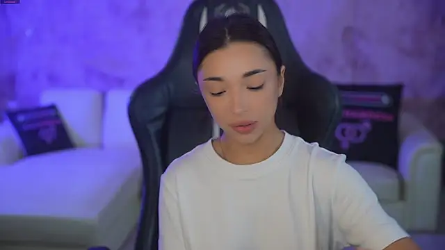 Snapshot of Jasmine_Flow chatting on October 18, 2025, 7:20 am Jasmine Flow online show from October 18, 2025, 7:20 am