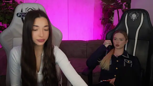 Snapshot of Jasmine_Flow chatting on December 4, 2025, 8:23 am Jasmine Flow online show from December 4, 2025, 8:23 am