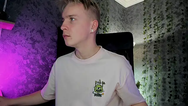 Snapshot of AlexxSweet chatting on November 2, 2025, 7:00 am AlexxSweet online show from November 2, 2025, 7:00 am