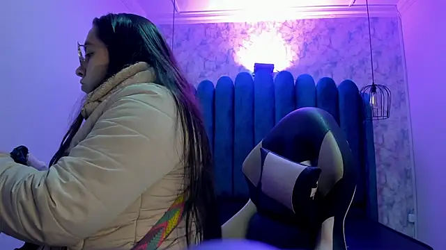 nalalye cruzz  online show from November 2, 2025, 2:36 am