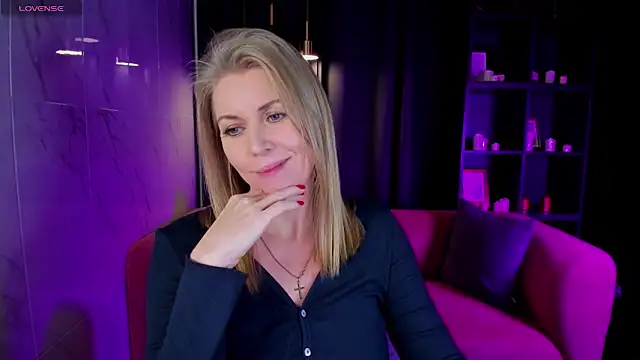 Snapshot of Annie_Light chatting on December 4, 2024, 12:03 pm Annie Light online show from December 4, 2024, 12:03 pm