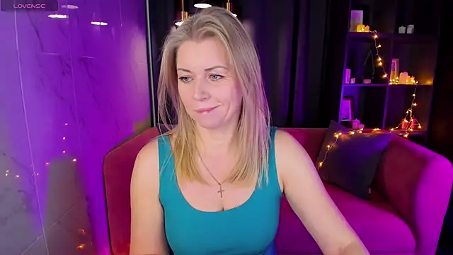 Snapshot of Annie_Light chatting on December 27, 2024, 6:03 am Annie Light online show from December 27, 2024, 6:03 am