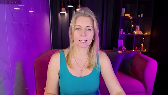 Snapshot of Annie_Light chatting on December 27, 2024, 12:12 pm Annie Light online show from December 27, 2024, 12:12 pm