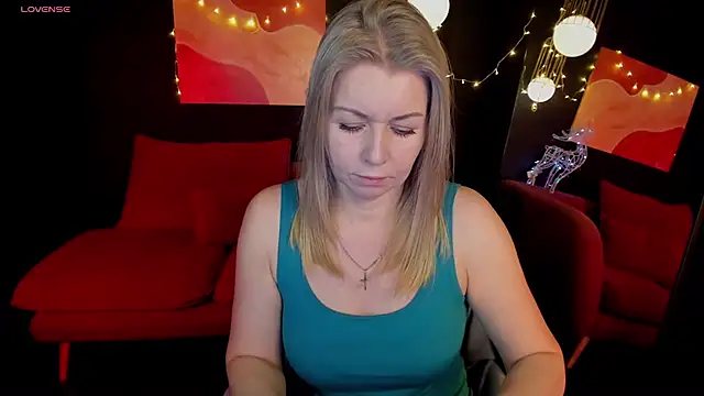 Snapshot of Annie_Light chatting on December 28, 2024, 5:44 am Annie Light online show from December 28, 2024, 5:44 am