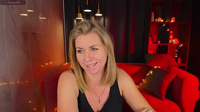 Snapshot of Annie_Light chatting on January 14, 2025, 8:41 am Annie Light online show from January 14, 2025, 8:41 am