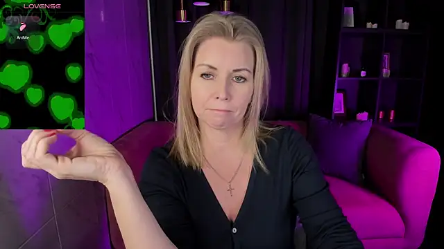 Snapshot of Annie_Light chatting on January 30, 2025, 11:44 am Annie Light online show from January 30, 2025, 11:44 am