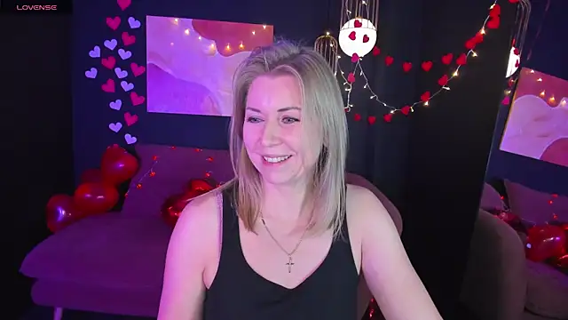 Snapshot of Annie_Light chatting on February 15, 2025, 12:11 pm Annie Light online show from February 15, 2025, 12:11 pm