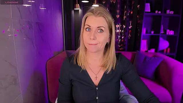 Snapshot of Annie_Light chatting on February 20, 2025, 6:06 am Annie Light online show from February 20, 2025, 6:06 am