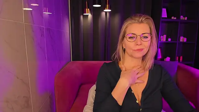 Snapshot of Annie_Light chatting on March 20, 2025, 9:04 am Annie Light online show from March 20, 2025, 9:04 am