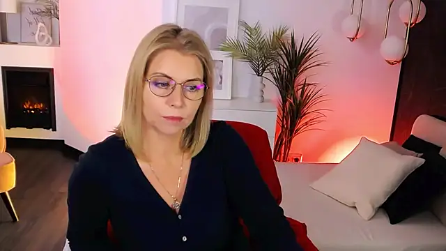 Snapshot of Annie_Light chatting on September 21, 2025, 5:42 am Annie Light online show from September 21, 2025, 5:42 am