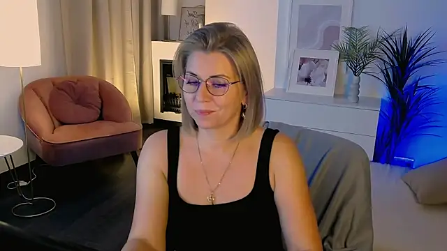 Snapshot of Annie_Light chatting on October 7, 2025, 5:59 am Annie Light online show from October 7, 2025, 5:59 am