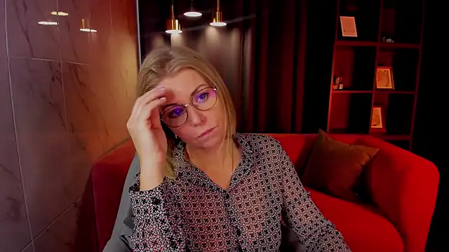 Snapshot of Annie_Light chatting on October 10, 2025, 5:39 am Annie Light online show from October 10, 2025, 5:39 am