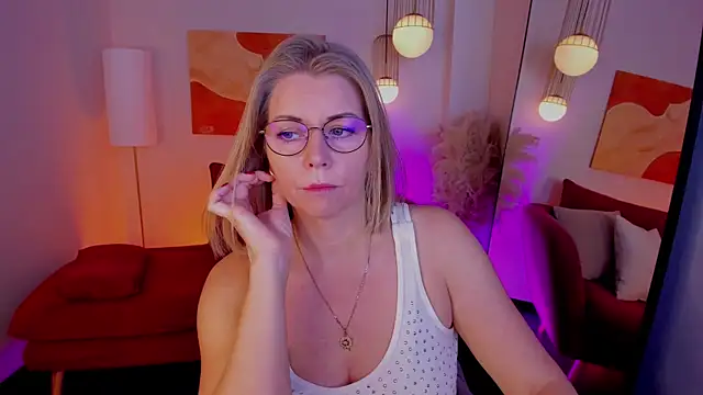 Snapshot of Annie_Light chatting on November 14, 2025, 5:50 am Annie Light online show from November 14, 2025, 5:50 am