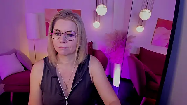 Snapshot of Annie_Light chatting on November 25, 2025, 5:51 am Annie Light online show from November 25, 2025, 5:51 am