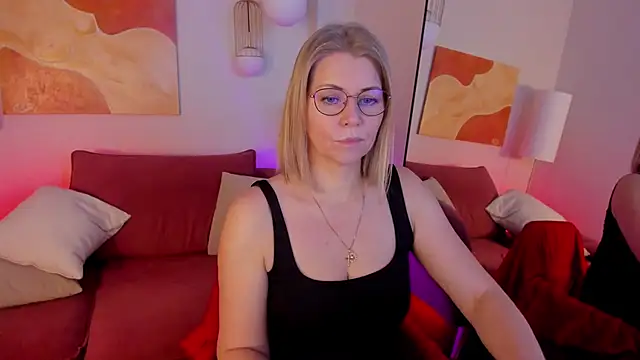 Snapshot of Annie_Light chatting on December 1, 2025, 5:45 am Annie Light online show from December 1, 2025, 5:45 am