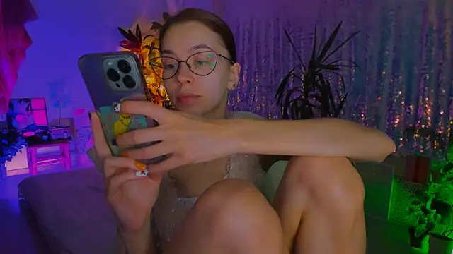 poli   online show from October 28, 2025, 7:16 pm