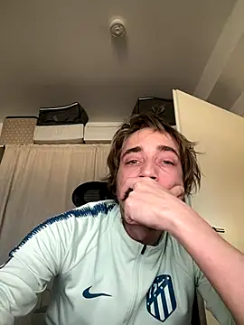 Snapshot of SweetBoy32 chatting on December 15, 2025, 8:51 am SweetBoy32 online show from December 15, 2025, 8:51 am