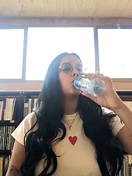 Snapshot of Annya-sweet chatting on October 22, 2025, 2:28 pm Annya-sweet online show from October 22, 2025, 2:28 pm