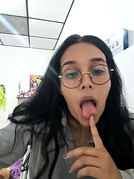 Snapshot of Annya-sweet chatting on October 23, 2025, 2:33 am Annya-sweet online show from October 23, 2025, 2:33 am