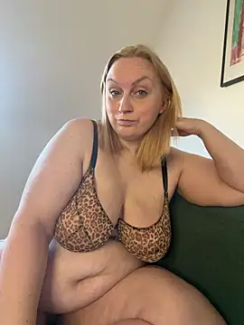 BBW Nora online show from October 21, 2025, 8:04 am