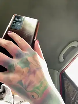 i am nina  online show from November 28, 2025, 9:06 pm