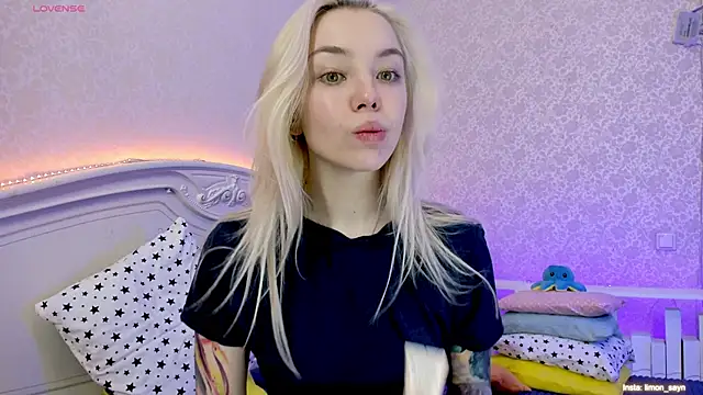 LillyMoure  online show from January 23, 2025, 11:58 pm