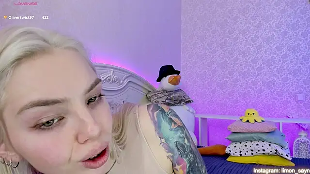 LillyMoure  online show from February 19, 2025, 4:34 am