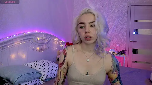 LillyMoure  online show from September 23, 2025, 11:30 pm