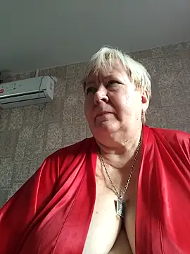 EffectFiona online show from October 28, 2025, 5:11 am