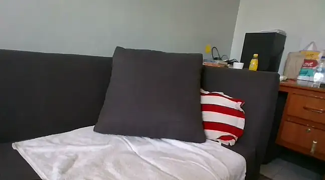 Prettybecs online show from February 8, 2025, 12:28 pm