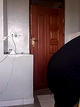 Prettybecs online show from February 13, 2025, 1:37 pm