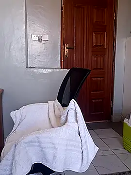 Prettybecs online show from February 19, 2025, 5:05 am