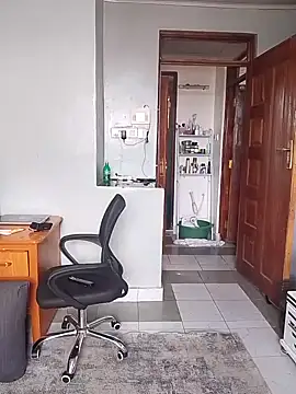 Prettybecs online show from November 29, 2025, 7:55 am