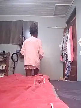 Prettybecs online show from December 15, 2025, 9:02 am