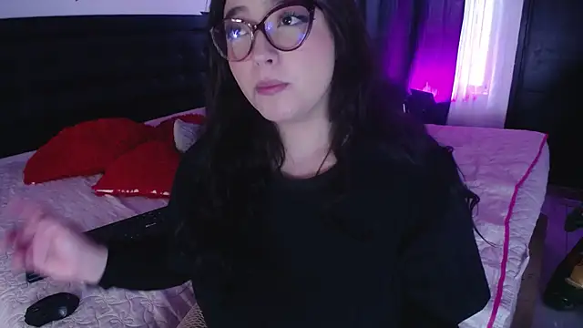Snapshot of Miss_Loise chatting on December 12, 2024, 3:59 pm Miss Loise online show from December 12, 2024, 3:59 pm