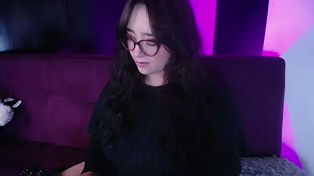 Snapshot of Miss_Loise chatting on December 12, 2024, 7:04 pm Miss Loise online show from December 12, 2024, 7:04 pm