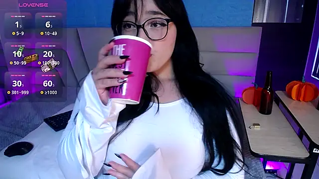 Snapshot of Miss_Loise chatting on September 28, 2025, 10:37 pm Miss Loise online show from September 28, 2025, 10:37 pm