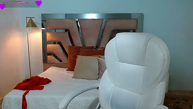 Snapshot of sophia_hadid chatting on December 11, 2024, 1:39 pm sophia hadid online show from December 11, 2024, 1:39 pm