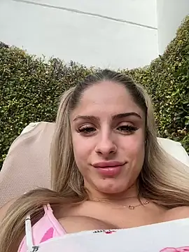 Snapshot of BritneyDimond chatting on December 4, 2024, 10:24 am BritneyDimond online show from December 4, 2024, 10:24 am