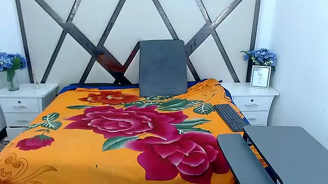 Snapshot of ChloexBigAss chatting on January 2, 2025, 11:49 pm ChloexBigAss online show from January 2, 2025, 11:49 pm