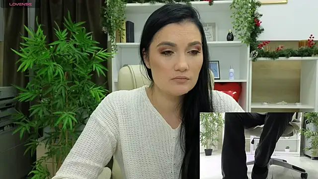 Snapshot of SelineSole chatting on December 12, 2024, 4:53 pm SelineSole online show from December 12, 2024, 4:53 pm