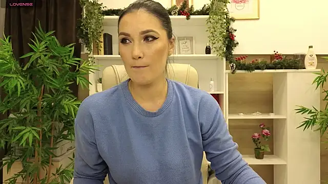 Snapshot of SelineSole chatting on December 17, 2024, 4:53 pm SelineSole online show from December 17, 2024, 4:53 pm