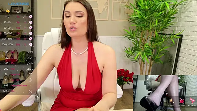 Snapshot of SelineSole chatting on March 13, 2025, 8:22 pm SelineSole online show from March 13, 2025, 8:22 pm