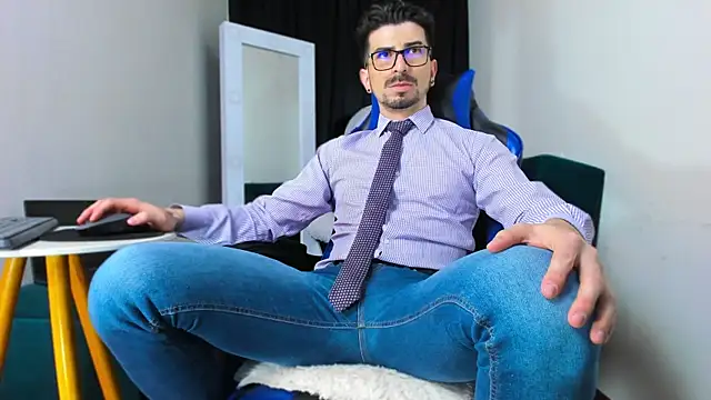 Snapshot of LiamCossio_ chatting on January 11, 2025, 10:51 pm LiamCossio online show from January 11, 2025, 10:51 pm