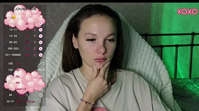 lil luna x online show from December 2, 2024, 4:31 pm