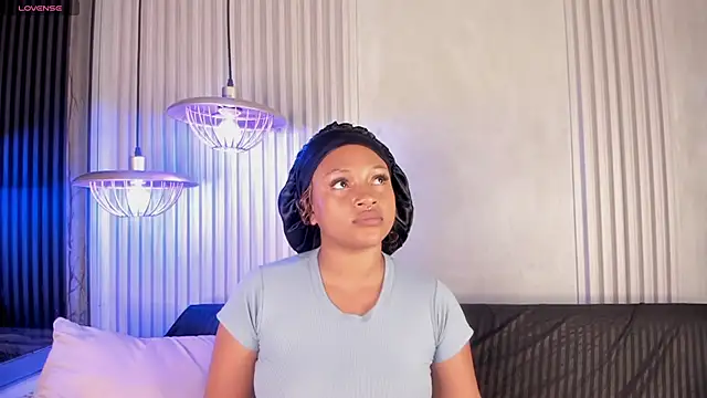 Snapshot of Aluna_sweet chatting on February 12, 2025, 10:15 pm Aluna sweet online show from February 12, 2025, 10:15 pm
