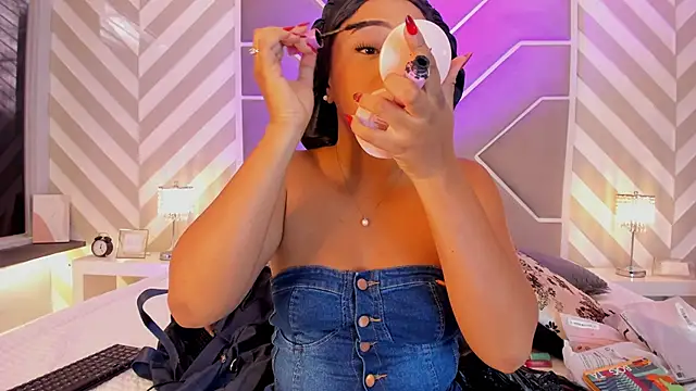 Snapshot of Aluna_sweet chatting on October 29, 2025, 8:32 pm Aluna sweet online show from October 29, 2025, 8:32 pm