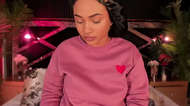 Snapshot of Aluna_sweet chatting on November 8, 2025, 11:47 pm Aluna sweet online show from November 8, 2025, 11:47 pm