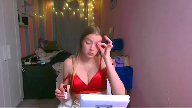 Snapshot of __Aphrodita__wow__ chatting on December 10, 2024, 12:05 pm   Aphrodita  wow   online show from December 10, 2024, 12:05 pm